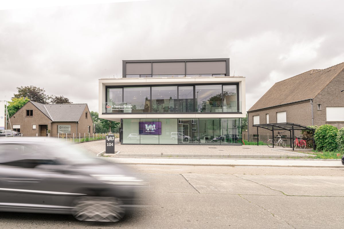 kantoorruimtes te huur in Veldegem – nieuw en instapklaar - foto 1