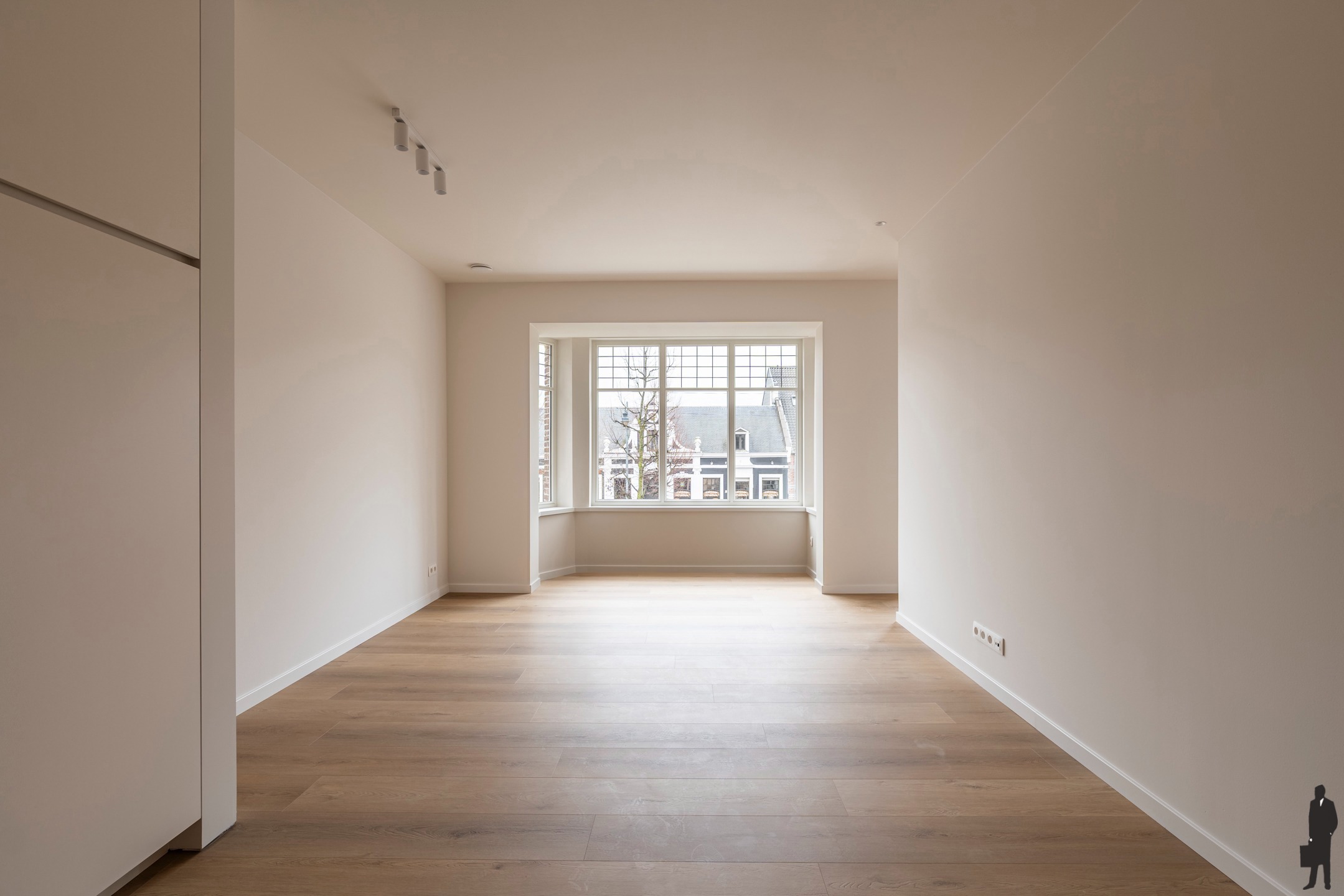 Te huur: stijlvol appartement met groot terras in hartje Hoogstraten. - foto 2