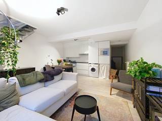 LiggingDit duplex appartement bevindt zich in een rustig zijstraatje in het hart van de stad, op slechts enkele passen van het Gravensteen, het...