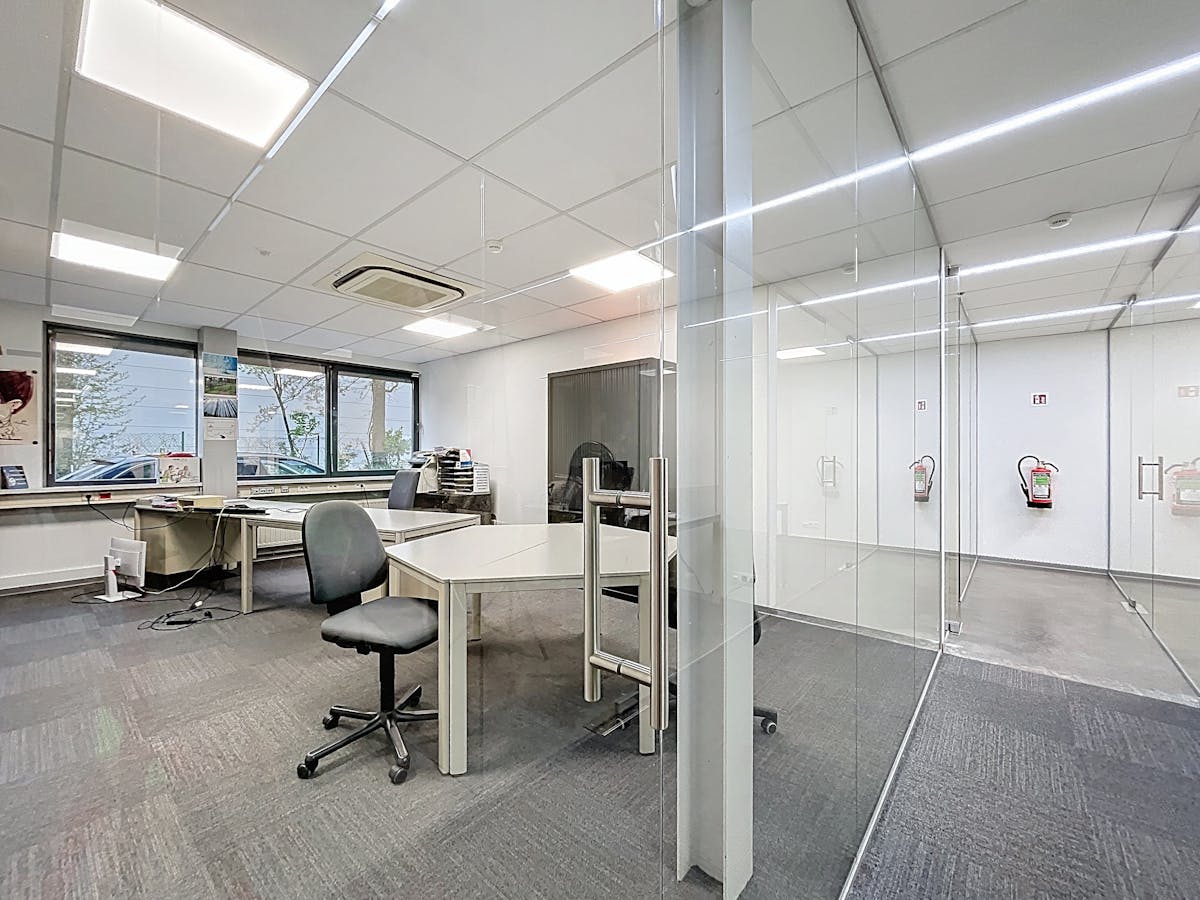 Kantoren (96 m² - 773 m²) te huur in Nazareth-De Pinte - foto 2