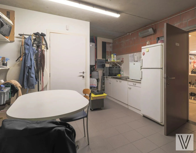 Recent gelijkvloers handelspand centrum Emelgem - foto 5