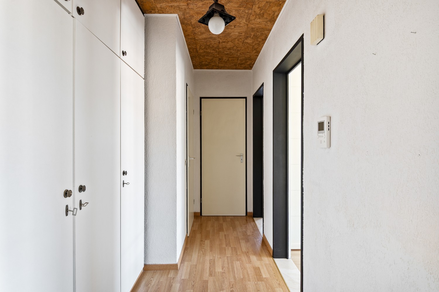 Lichtrijk appartement met 2 slaapkamers en ondergrondse parkeerplaats - foto 2