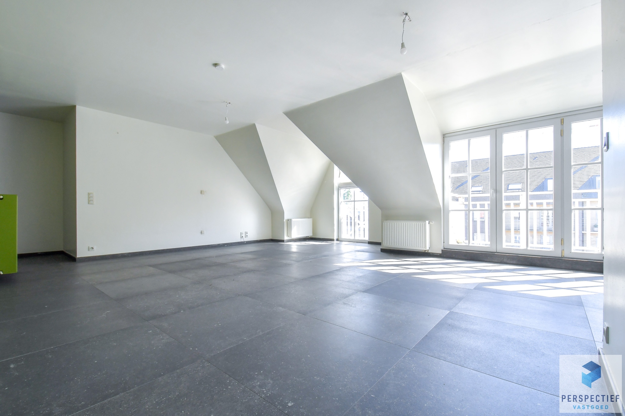 Ruim en modern woonappartement (bouwjaar 2020) met 2 slaapkamers en terras. - foto 3