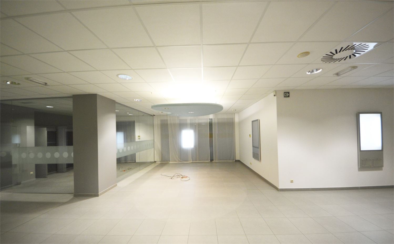 MODERN COMMERCIEEL PAND INCL. 6 PARKINGS - foto 5