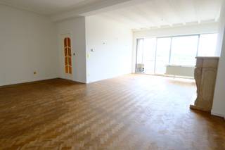 Ruim appartement in centrum Hasselt met 3 slaapkamers, garage en terras met uitzicht op de kanaalkomDit ruim appartement met 125m² is gelegen op de...