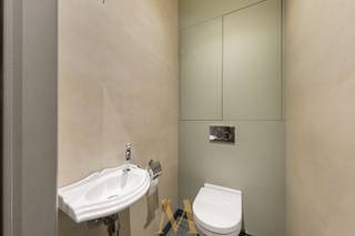 Deze volledig gerenoveerde woning is gelegen in de Centrumstraat, pal in het centrum van Olsene. In 2017 werd de woning grondig vernieuwd:...