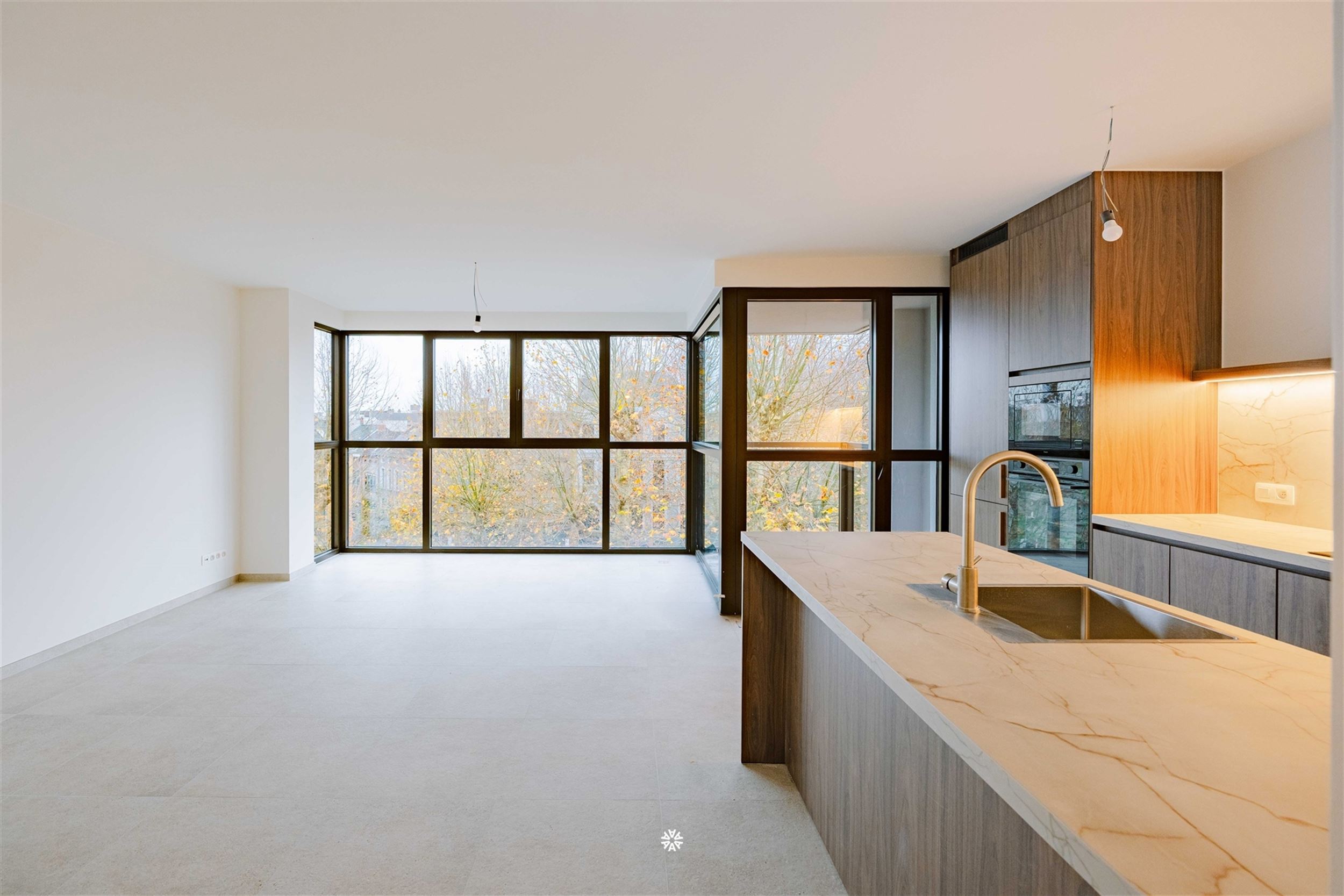 Knap gerenoveerd appartement op het Regentieplein in Sint-Niklaas - foto 1