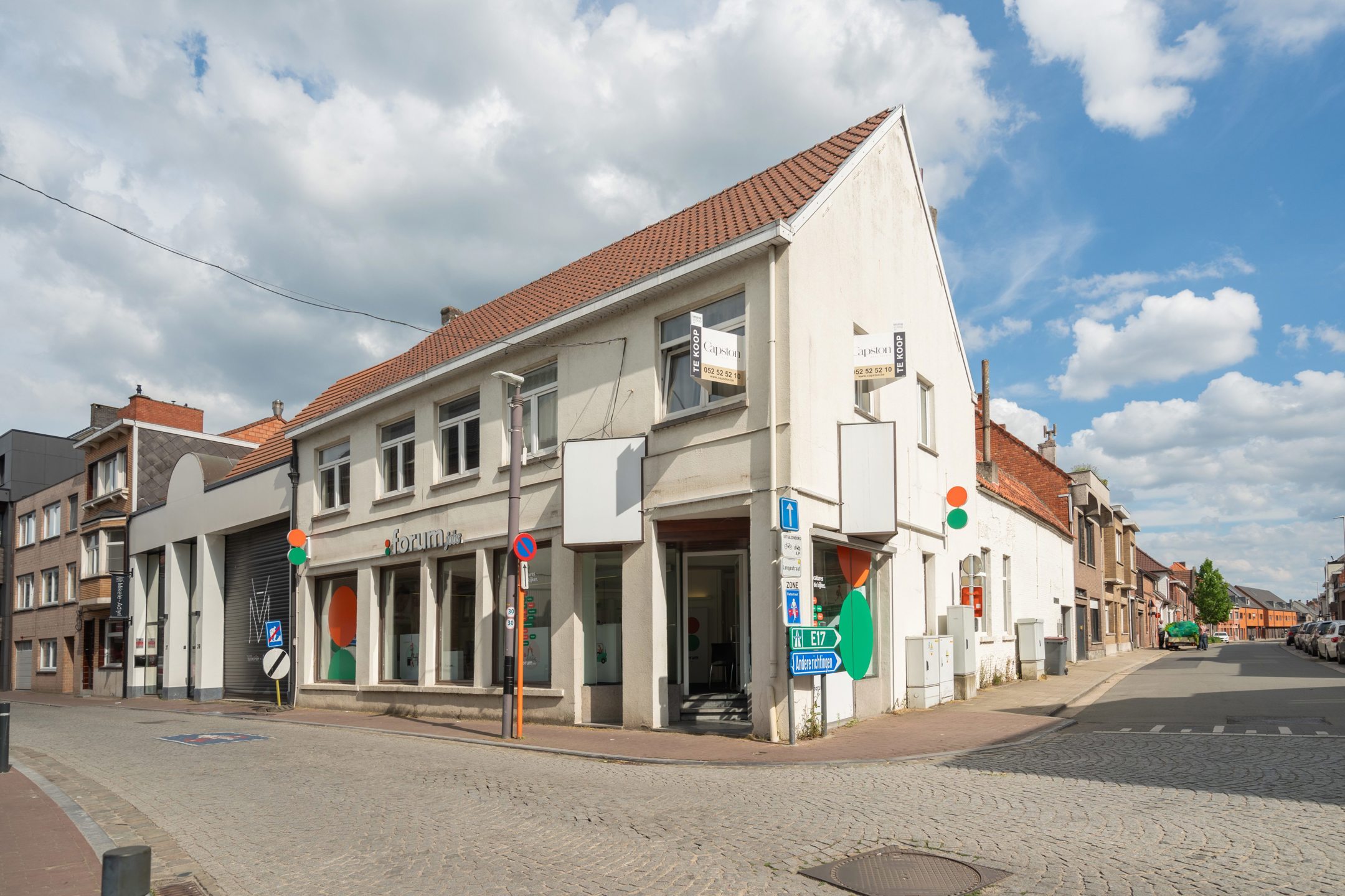 Opbrengsteigendom bestaande uit handelspand/kantoor, bovengelegen appartement met garage en tuin. - foto 2