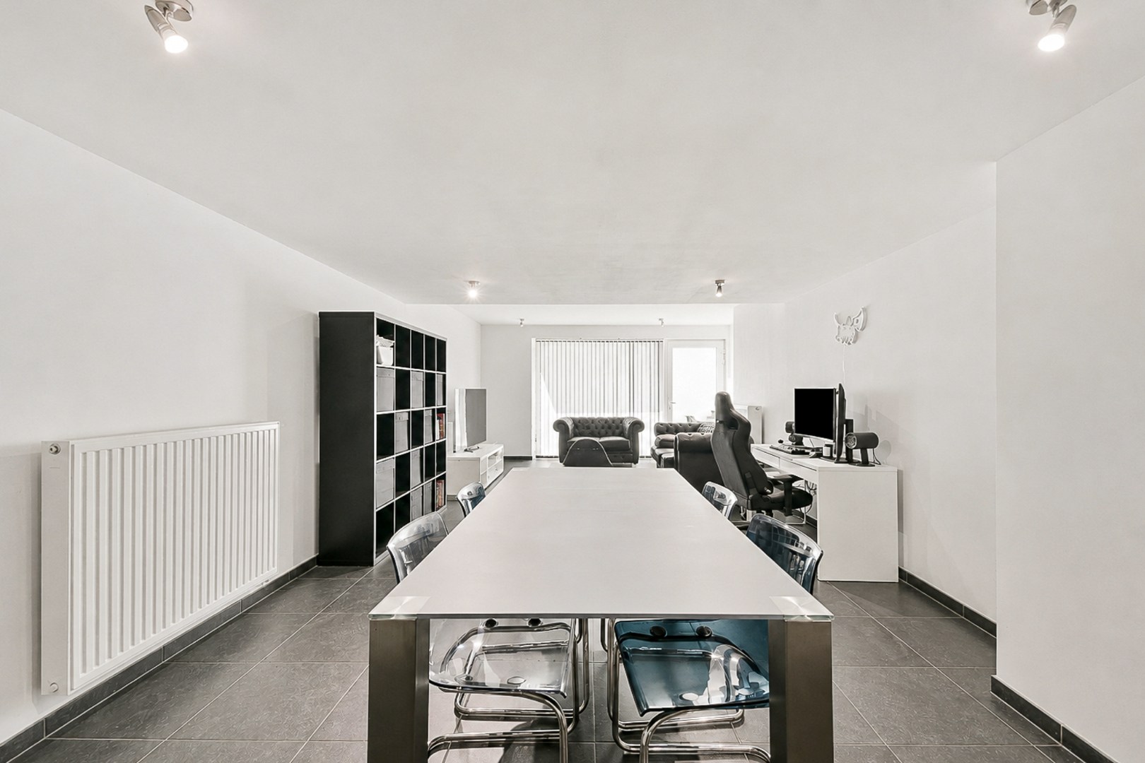 Recent gelijkvloers appartement pal in het centrum van Gistel - foto 4