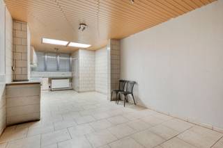 Te renoveren woning met 3 slaapkamers, garage en tuin in Deurne. Deze volledig te renoveren woning, gelegen in de Tweemontstraat 207 te Deurne, biedt...