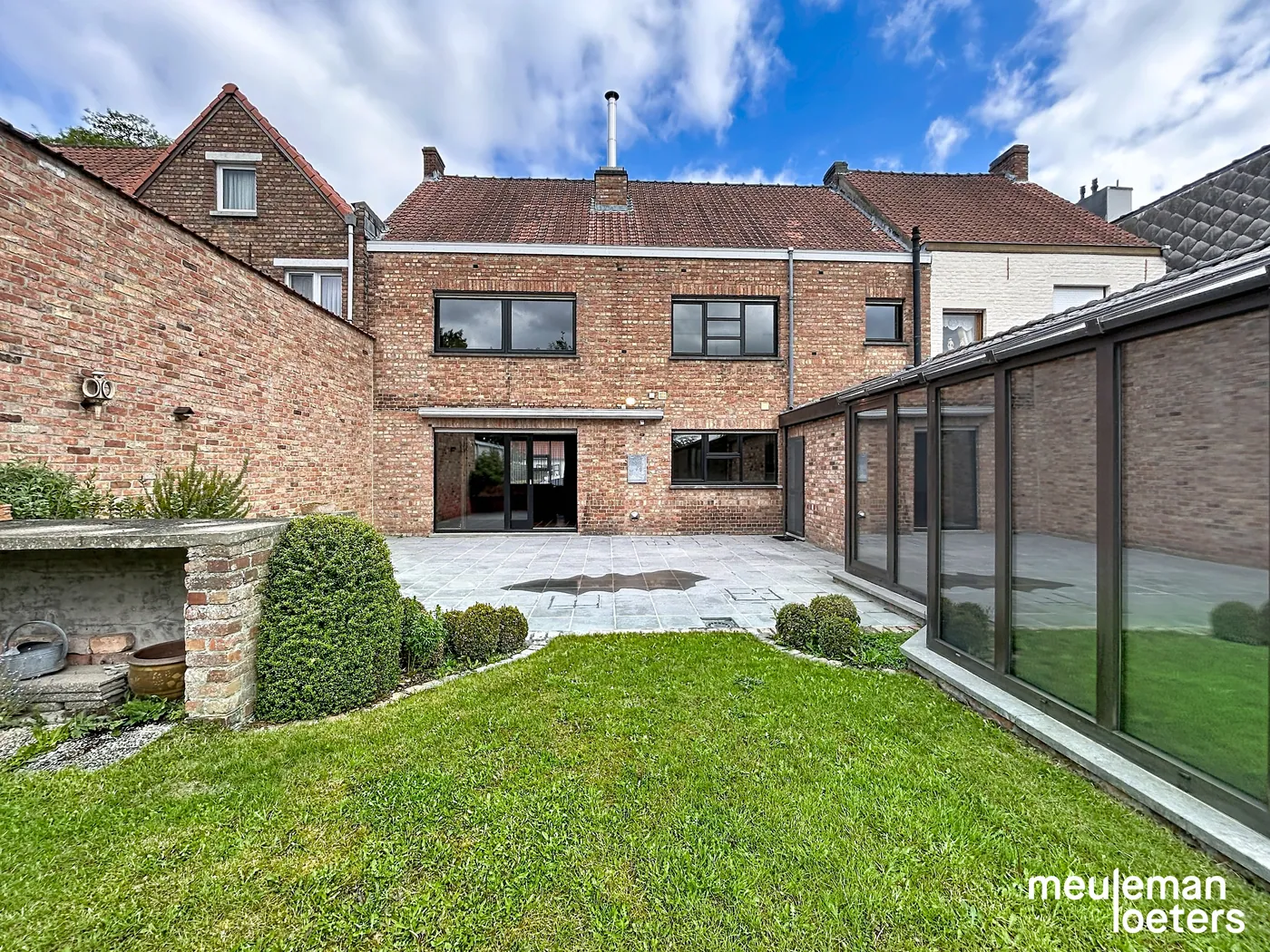 Spacious family home with 4 bedrooms and beautiful garden - photo 2