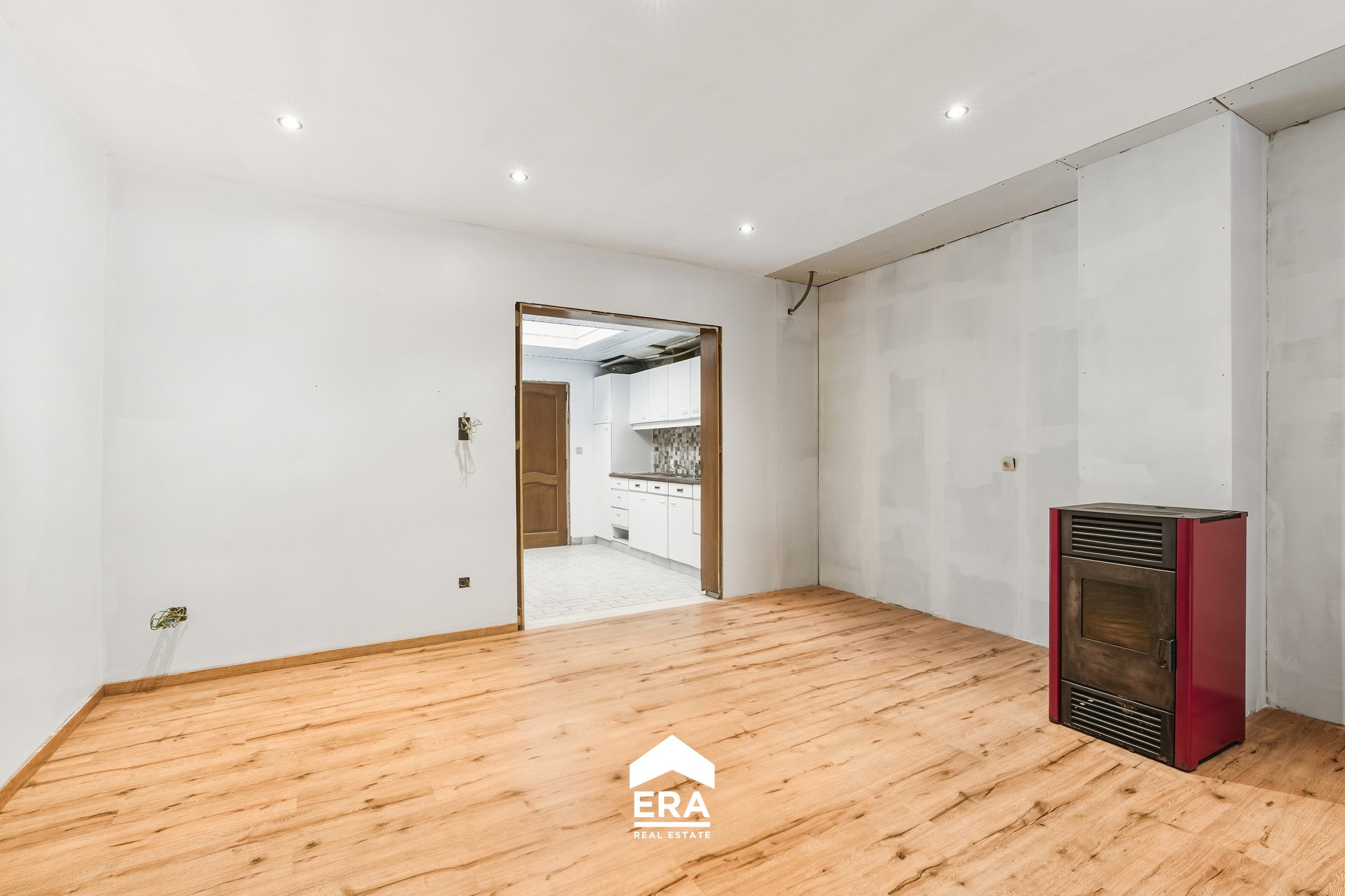 Woning met potentieel met 3 slpks en tuin. - foto 2