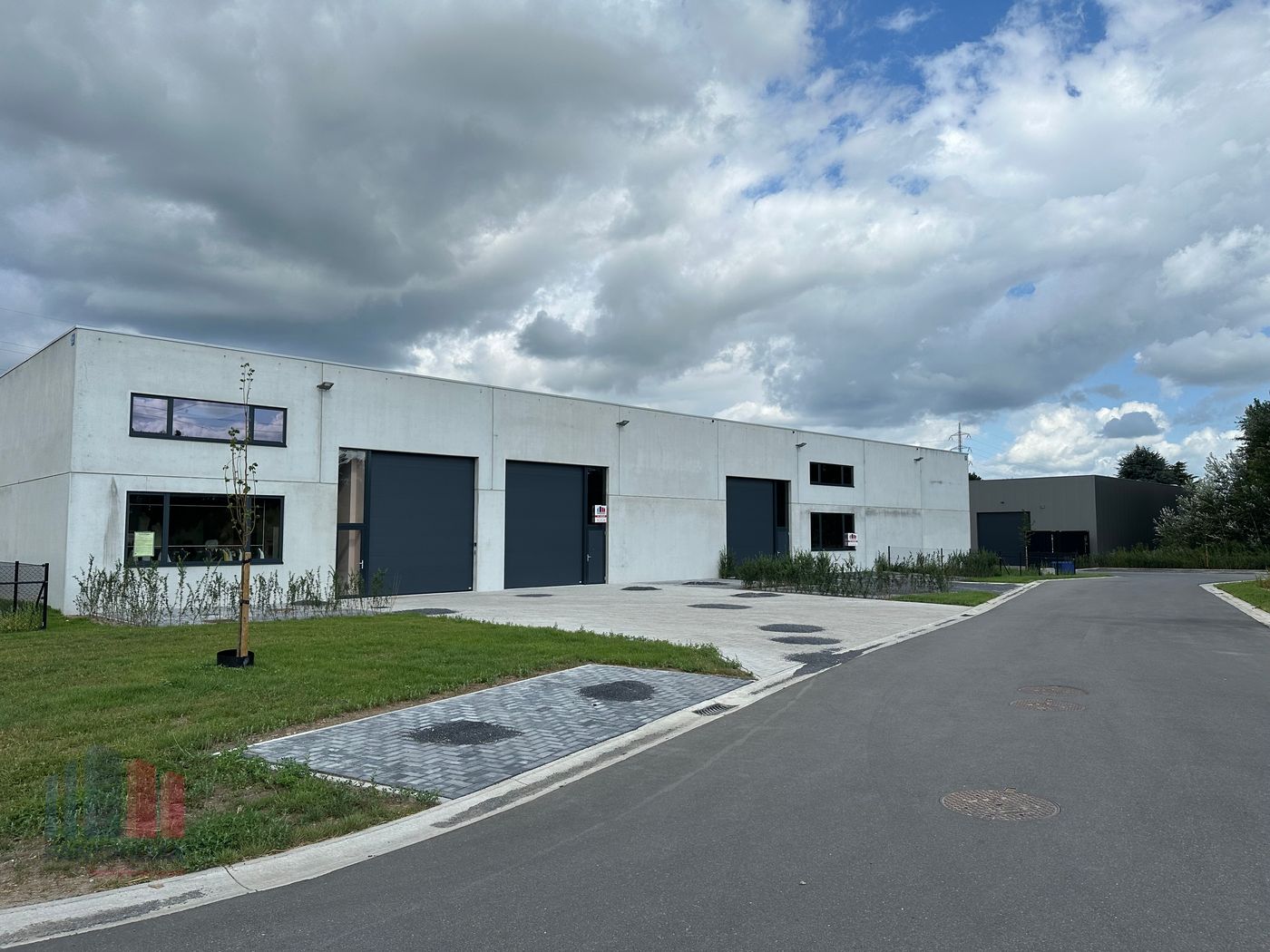 215 m² nieuwbouw KMO-unit op 334 m² terrein te koop - photo 3