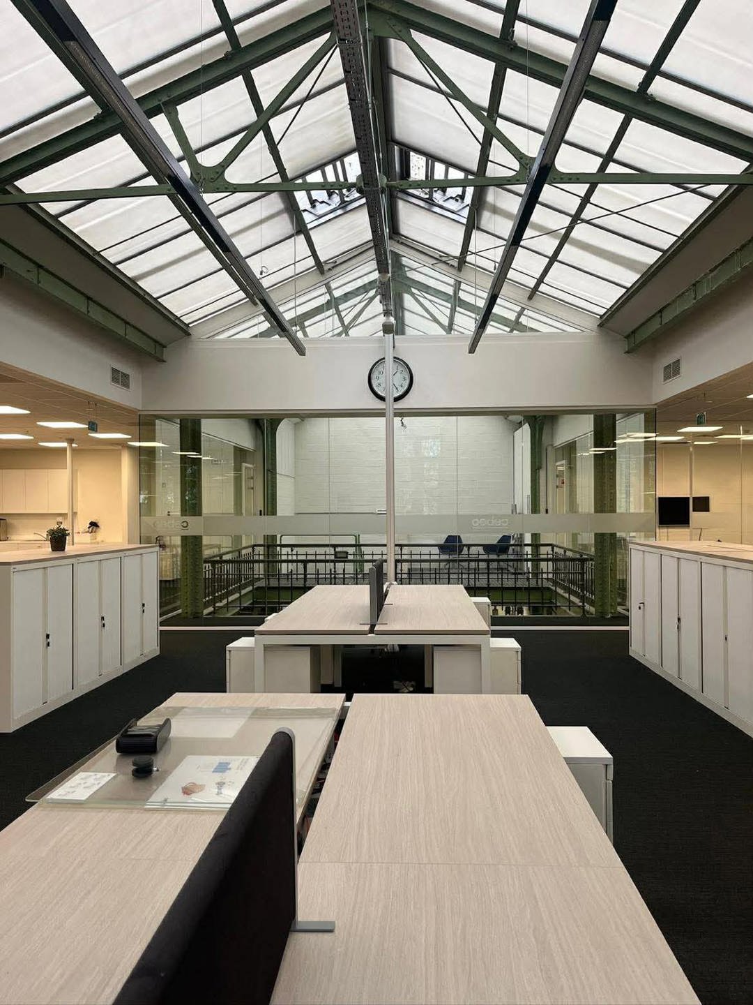 Gemeubelde Kantoren 820 m² + 3 Parkings – Etterbeek - foto 1