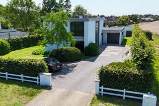 Compleet gerenoveerde villa op een residentiële ligging in Varsenare en op een ruim perceel van ca. 1200 m².De woning heeft indeling als volgt:...