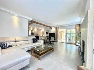 Bent u op zoek naar een comfortabele woning waar je meteen kunt intrekken.<br /><br />Deze rustige woning gelegen bungalow biedt alles wat u nodig heeft. <br />Deze woning biedt een aangename combinatie van rust en bereikbaarheid met zeer veel licht inval. <br /><br /><strong>Indeling </strong><br />inkomhal, ruime leefruimte, keuken, veranda, wasruimte, 3 slaapkamers, badkamer, wc, dubbele garage<br /><br /><strong>Troeven</strong>
<div> - De woning beschikt over een volledige geisoleerde zolder voor extra opbergruimte. <br />- Instapklaar<br />-Epc B<br />- Zonnepanelen<br />- Dubbele garage<br />- met airco / warmtepomp<br />-De woning werd door de jaren heen systematisch gerenoveerd geweest.</div>