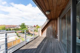 Roeselare-stadskern. Recent en prachtig tweeslaapkamerappartement gelegen op de 2de verdieping. Kleine residentie. Op wandelafstand van alles...