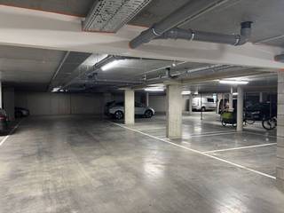 Ondergrondse staanplaatsen te huur aangeboden aan de Van Den Hautelei 174 te Deurne gelegen in een afgesloten parkeergarage!