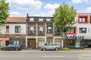 IDEALIS VASTGOED - CENTRAAL GELEGEN 2-SLPKMR APPARTEMENT IN HET CENTRUM VAN HEPPEN (LEOPOLDSBURG)! – Correct onderhouden appartement op de eerste verdieping met een aangename leefruimte, keuken, 2 slaapkamers en badkamer. Het appartement beschikt tevens over een privatieve kelder. Geschikt voor zij die zoeken naar betaalbaar wonen of een investering in het centrum van Leopoldsburg.<br /><br />LIGGING:<br />Gelegen in het midden van het centrum van Heppen (Leopoldsburg) vlakbij winkels, horeca en openbaar vervoer.<br /><br />INDELING:<br />Gelijkvloerse verdieping:<br />- Inkomhal - woonkamer voorzien van eet-en zitgedeelte – keuken voorzien van koelkast, spoelbak, vuur, dampkap – slaapkamer 1 – slaapkamer 2 – badkamer voorzien van douche, toilet lavabo en spiegel –<br /><br />Kelderverdieping:<br />- Privatieve kelder –<br /><br />BIJZONDERHEDEN:<br />- Momenteel verhuurd aan €642/m<br />- 2 Slaapkamers<br />- Kelderberging<br />- Scherp geprijsd!!<br /><br />Stedenbouwkundige Inlichtingen:<br />- Bouwvergunning - Woongebied - Geen dagvaarding - Geen voorkooprecht – Geen verkavelingsvoorschriften -<br /><br />E-peil: EPC: 274 kWh/m² jaar – Label C - certificaatnummer: 20250902-0003677108-RES-1<br /><br />O-peil: Niet overstromingsgevoelig<br />P-score (perceelscore): A<br />G-score (gebouwscore): A<br /><br />Benieuwd naar dit pand?<br />Wenst U advies omtrent uw eigen woning? Graag plannen wij vrijblijvend met U een afspraak in om onze expertise met U te delen, steeds tot Uw dienst!!<br />Neem contact op met IDEALIS VASTGOED op 011/515 565 of mail naar info@idealisvastgoed.be!