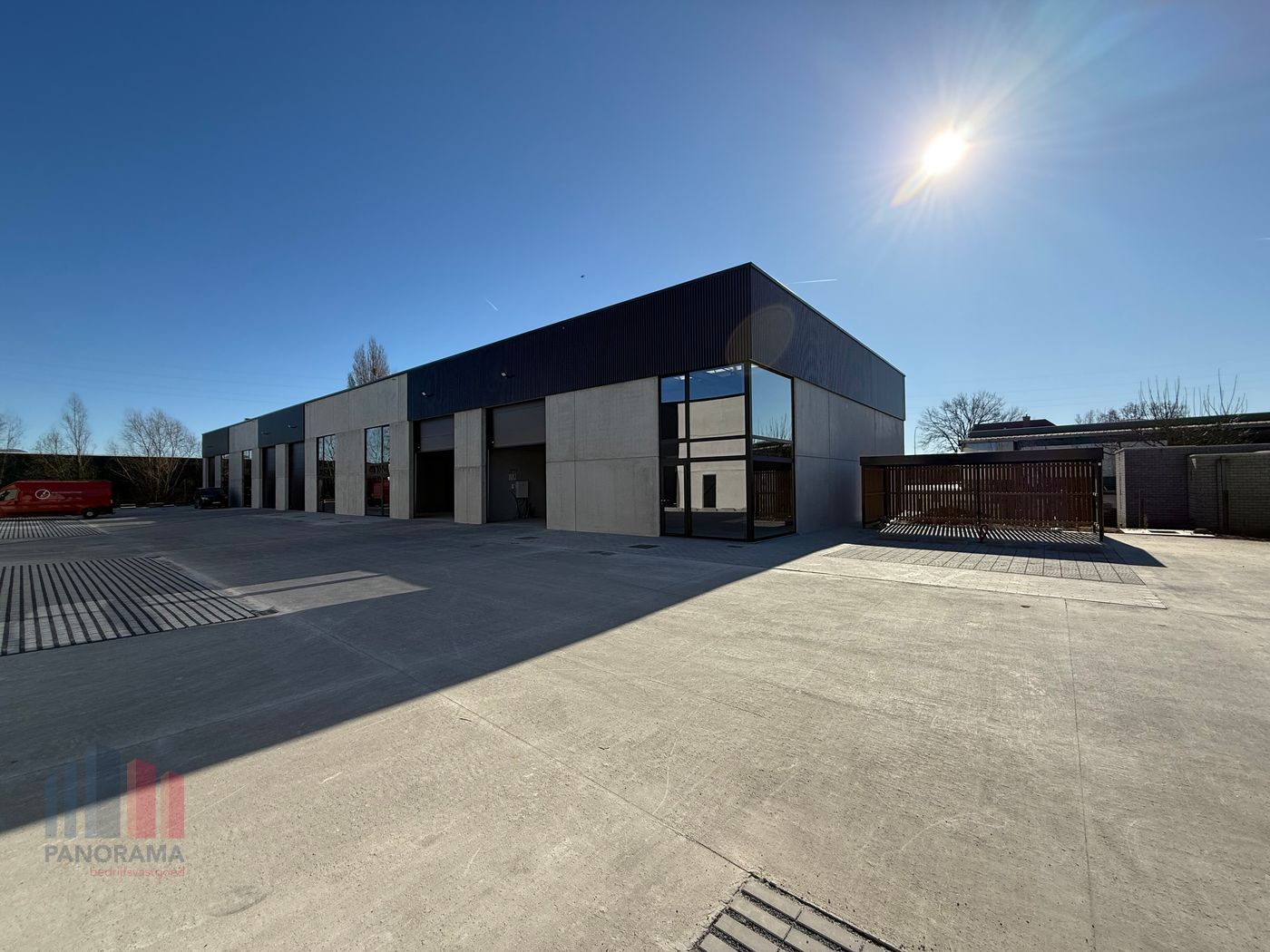 231 m² newly built SME unit just 1 km from the N60 motorway - photo 2