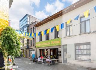 Opbrengsteigendom met handelspand en woonst – toplocatie in hartje Sint-NiklaasInvesteren met vertrouwen: netto rendement van ca. 3,3%!In...