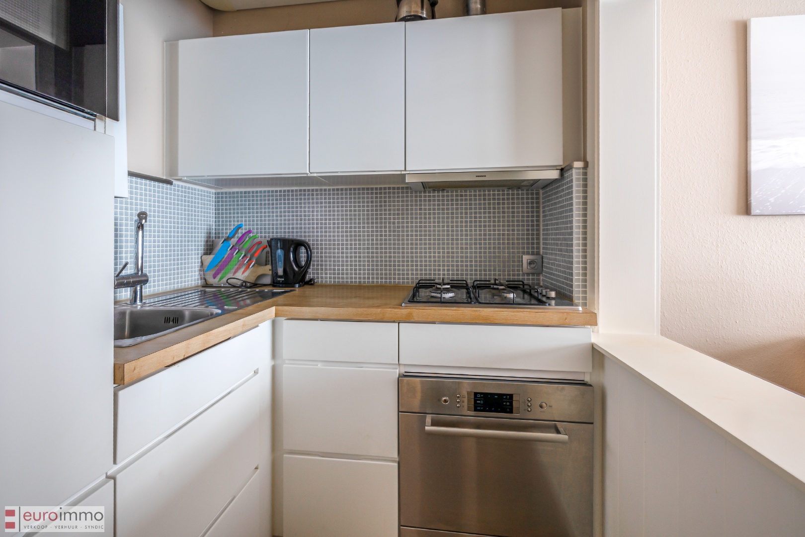 Rustig, vlakbij de winkel/wandelstraat gelegen appartement met 2 slaapkamers én slaaphoek. - foto 2