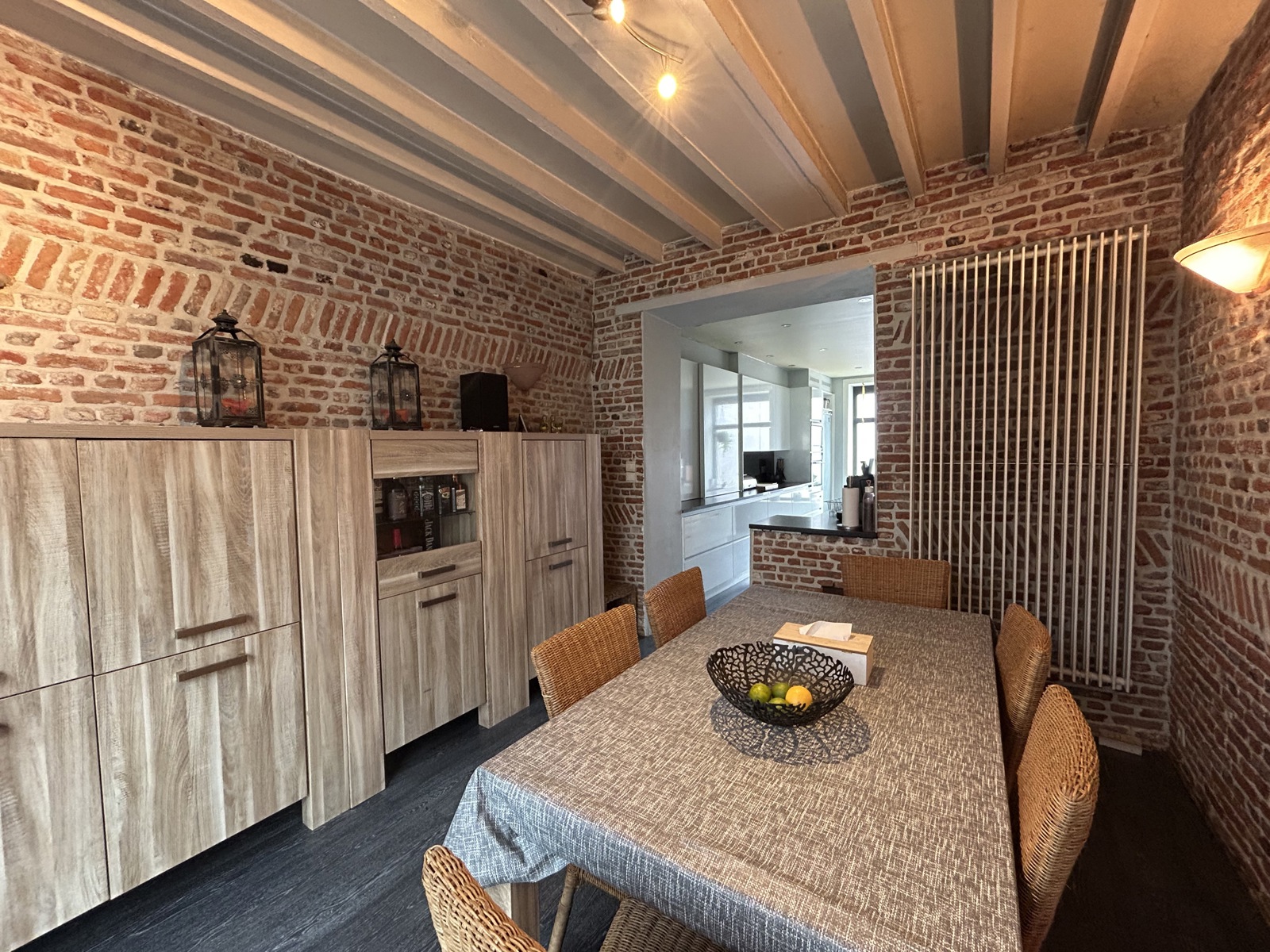 Op te frissen/ te renoveren woning nabij verbindingswegen - foto 4