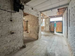 VEELZIJDIGE, TOTAAL TE RENOVEREN EIGENDOM bestaande uit een woning en WERKATELIER op een gunstige locatie te Eine (Oudenaarde), vlakbij de...