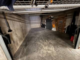 Deze afgesloten garagebox is gelegen in de Residentie genaamd 'South View'.De garagebox is zeer gemakkelijk bereikbaar en heeft volgende...