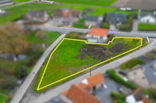 Contacteer Bruno voor meer inlichtingen, 0495/12.20.64 of per mail bruno@cornelis-partners.be.Deze bouwgrond van 1681m² in het charmante Kruisem...
