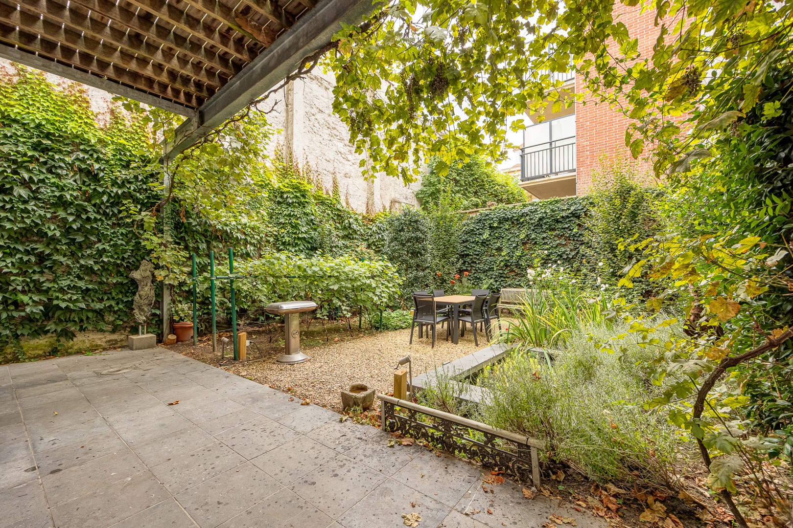 TRAPGEVELWONING MET TUIN - foto 4