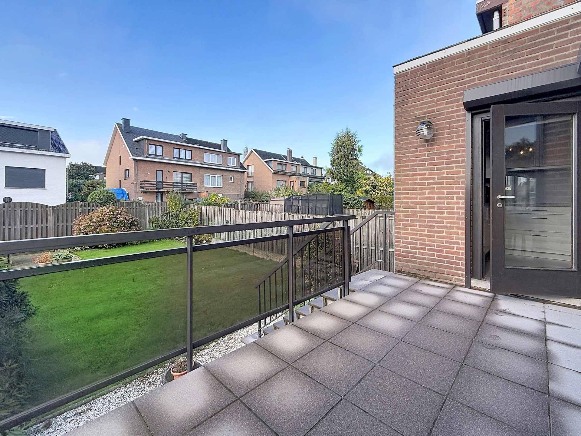 Ruime bel-etagewoning met 3 slaapkamers, dubbele garage en zonnige tuin in Dilbeek! - foto 5