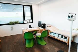 This modern complex called Health &amp; Training Center Schiervelde offers ready-to-move-in office space for rent in Roeselare. With an area of approximately 40 m², this private office is exclusively intended for paramedical professions (such as an osteopath, podiatrist, chiropractor, physiotherapist, etc.). This multifunctional business property is easily accessible and offers a professional basis for your company.<br /><br />The office complex is easily accessible via the Rijksweg or the Westlaan. Located in the Schiervelde region in Roeselare, this building is located along a busy approach road, which ensures excellent visibility and easy connections.<br /><br />Layout of the property:<br />The office is located on the first floor and has an area of approximately 40 m². Renting this office space for rent in Roeselare includes the shared use and maintenance of the following shared spaces:<br /><br />- Shared entrance hall<br /><br />- Comfortable waiting room<br /><br />- Equipped kitchen<br /><br />- Sanitary<br /><br />Advantages of this office of approximately 40 m²:<br /><br />- Parking spaces in front of the door are included in the rental price<br /><br />- Maintenance and use of shared facilities including<br /><br />- Strategic location next to a pharmacist and paramedical services in Roeselare<br /><br />Are you looking for commercial real estate consisting of office space for rent in Roeselare? Do not hesitate to contact us on 051 21 22 23.<br /><br />This concerns the provision of serviced offices.