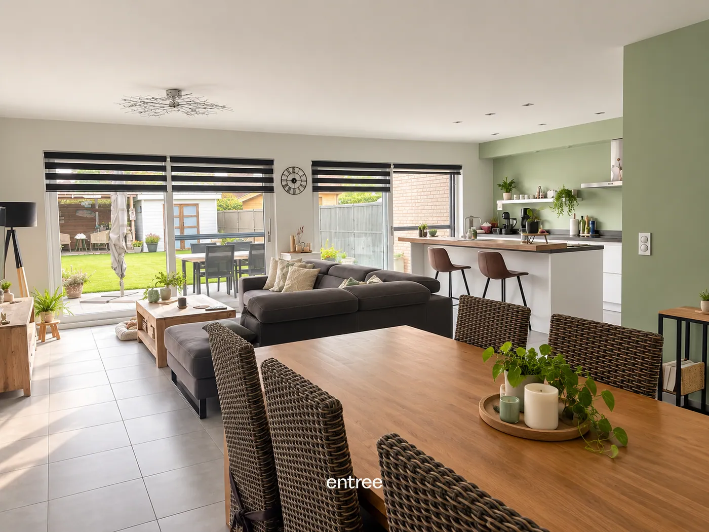 Spacious, move-in ready home with garden and garage - photo 5