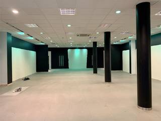 Modern handelsgelijkvloers gelegen op de beste winkelstraat van Waregem ('RITUALS'). Dit pand heeft een oppervlakte van ca. 333 m² en is uitgerust...