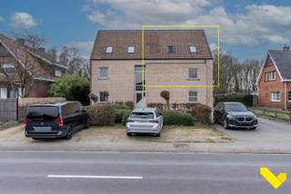 Instapklaar duplex appartement met terras, garage en staanplaatsDit aangename duplex appartement combineert ruimte, comfort en een gunstige...