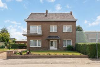 Ruime, halfopen gezinswoning met garage op 5a02ca gelegen in het geliefde Herderen. Deze topligging biedt een vlotte aansluiting op de E313 en...
