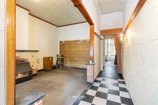 Dit ruime woonhuis met een opvallend brede gevel is jouw kans om een echt droomhuis te creëren! Met de mogelijkheid om na de renovatie 3 tot...