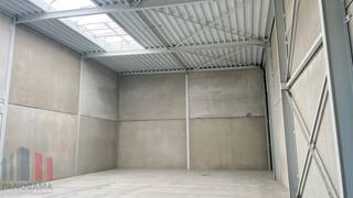 Duurzame KMO-unit van 410 m², samenvoegbaar tot een totale oppervlakte van 2.460 m², te koop.De site is strategisch gelegen vlak bij het...