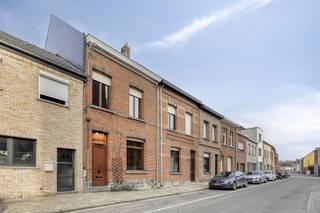 Op zoek naar een charmante woning met authentieke elementen, ruimte én een uitstekende ligging? Deze prachtige herenwoning combineert het beste...