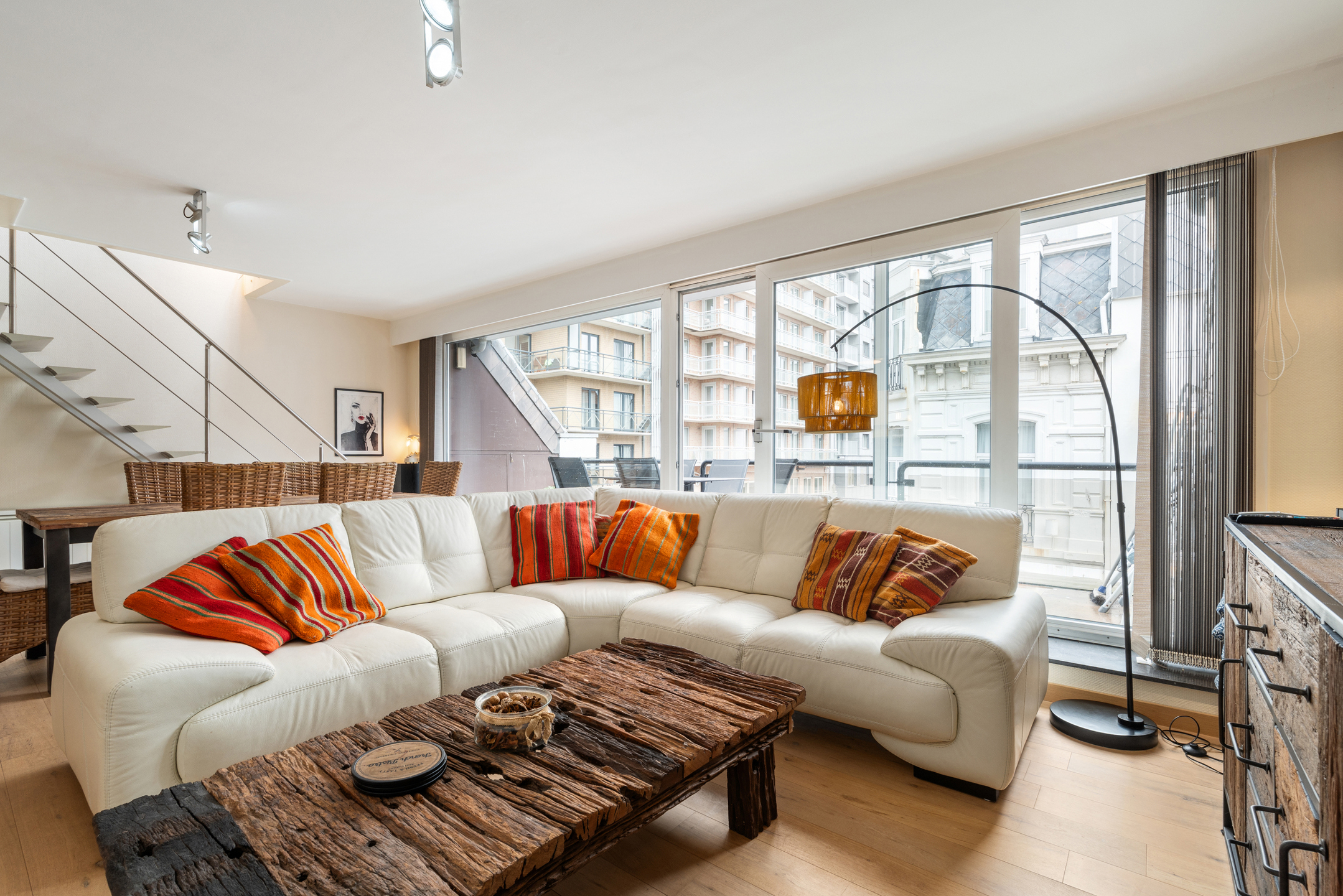 Centraal gelegen en ruime duplex met zijdelings zeezicht - foto 3