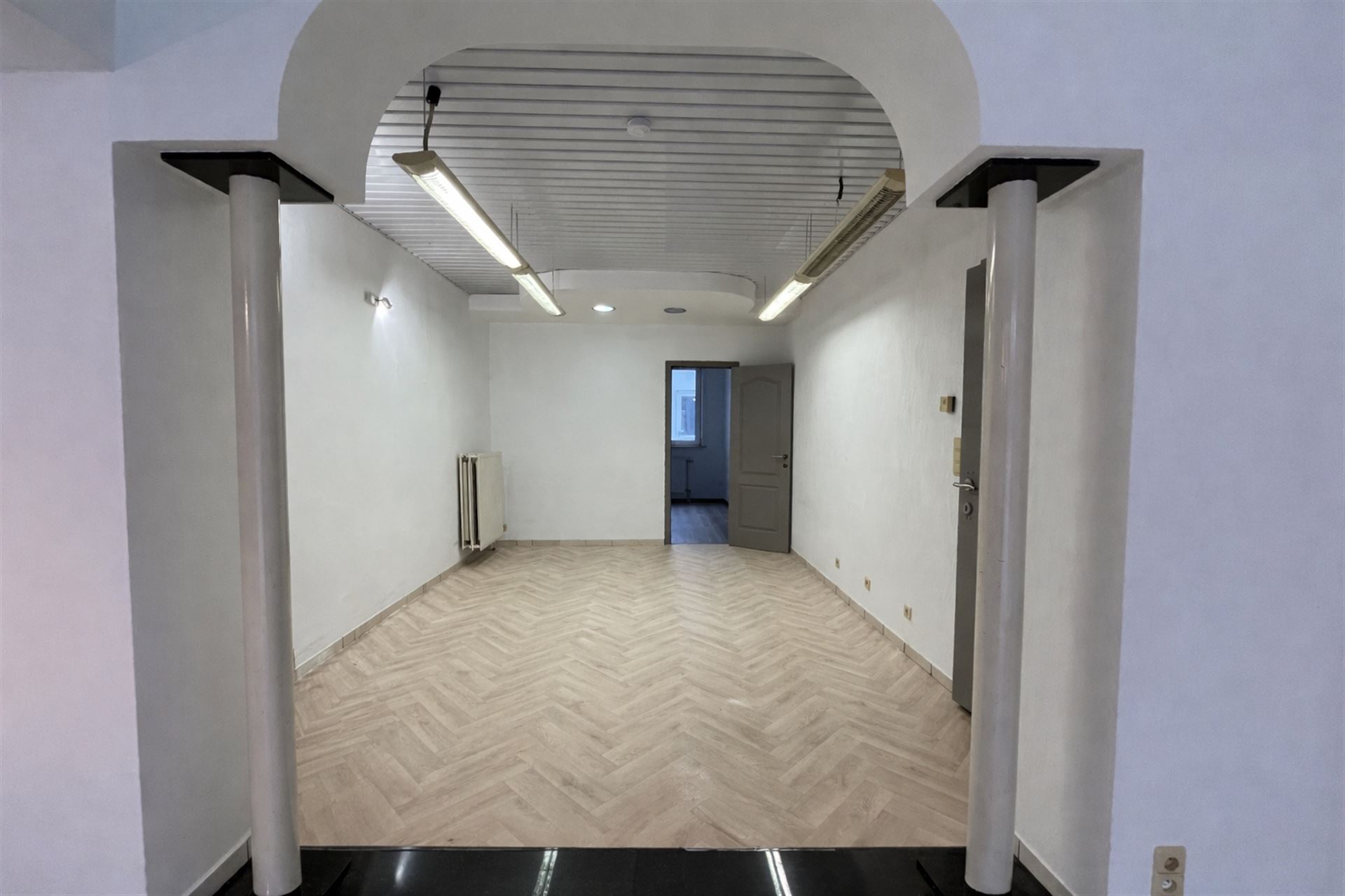 Handelsgelijkvloers op centrale ligging in Mechelen - foto 3