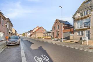Te Klerken, deelgemeente van Houthulst, bieden we u deze charmante bebouwing aan, gelegen op een perceel van 637 m2. Deze aangename en hippe...