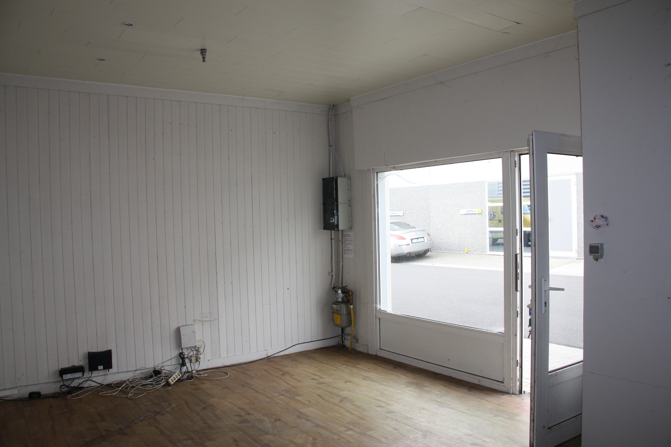 Magazijn van 600m² mt kantoorruimte te huur in Lokeren - foto 5