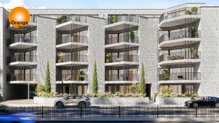 <strong>Nieuwbouw appartement met terras gelegen op de eerste verdieping.</strong><br /><br />Residentie Via Regia bestaat uit 17 appartementen en is beschikbaar tegen de zomer van 2027.<br /><br />Dit appartement bestaat uit een ruime woonkamer met veel lichtinval, die overgaat in een open keuken. Vanuit de living heeft u toegang tot een groot zonnig terras van 16m². <br /><br />Er zijn twee ruime slaapkamers en een badkamer met een inloopdouche met glazen wand en een dubbele wastafelmeubel.<br /><br />Liften zorgen voor een maximaal wooncomfort.<br /><br />Ondergronds zijn autostaanplaatsen en kelderbergingen.<br /><br />Bij E-peil van E10 of lager, ontvang je 100% korting op de onroerende voorheffing gedurende 5 jaar.<br /><br />Vloerverwarming via warmtepomp. Zonnepanelen aanwezig. Ventilatie type D.<br /><br />Wordt verkocht volledig afgewerkt en onder het btw-stelsel.<br /><br />6% btw mogelijk voor enige eigen woning of mits voorwaarden 15 jaar verhuren (als investeerder).<br /><br />Afwerking gelijkaardig aan het project gelegen te Rozenstraat 5 te 3630 Maasmechelen.<br /><br />Zeer centrale ligging midden in het commercieel centrum van Maasmechelen, vlakbij MM Village, M2, de autostrades en het Nationaal Park Hoge Kempen.<br /><br />Vergunning uitgereikt/Woongebied/Geen rechterlijke herstelmaatregel of bestuurlijke maatregel opgelegd/Geen voorkooprecht/Geen verkavelingsvergunning/ P-score: A/ G-score: A.