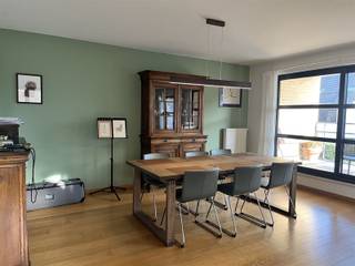 Dit zonnig hoekappartement op de eerste verdieping is gelegen nabij het Vrijbroekpark en de Leuvense Vaart.Het appartement omvat een ruime living...