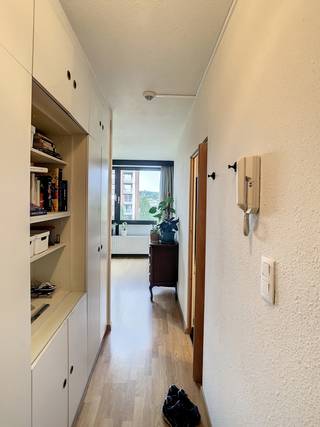 Goed gelegen studio/flat in het centrum Leuven (openbaar vervoer, winkels, ontspanningsmogelijkheden op wandelafstand).De residentie ligt recht...