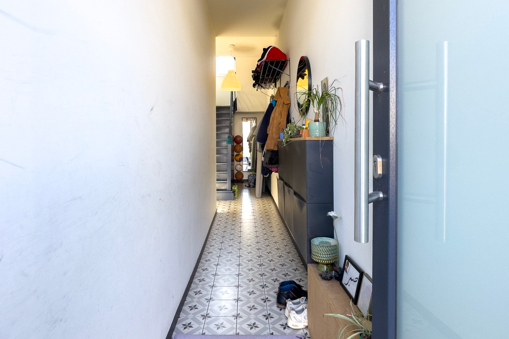 Instapklare woning met 3 slaapkamers en tuin te koop op goede ligging in Melle. - foto 2