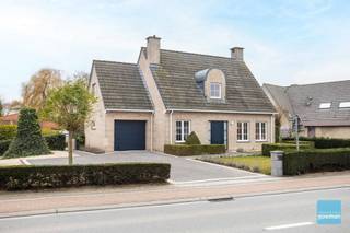 Te koop te Berlare!Deze ruime open bebouwing in Berlare is gelegen op een perceel van bijna 12 are en combineert comfort, licht en kwaliteit in een...