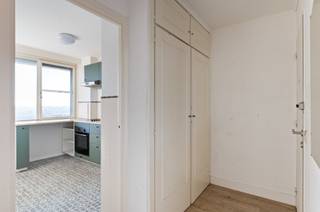 Lichtrijk appartement met ruim terras.Dit aangename appartement bevindt zich op de 11de verdieping en geniet van een open uitzicht en veel natuurlijk...